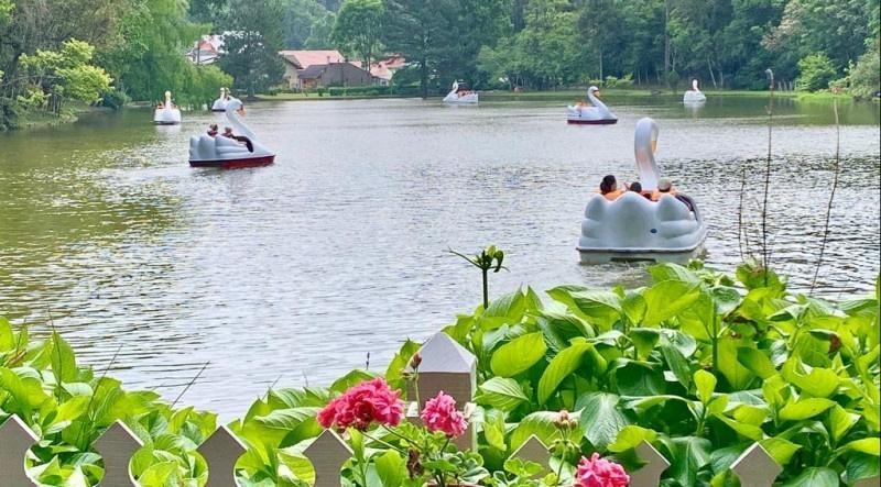 Lago com Pedalinhos. Foto: Cláudio Weber.